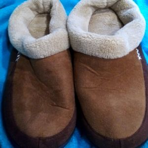Newdenber brown slippers 10/11